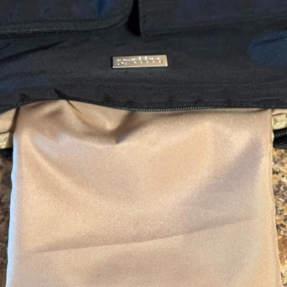 Baggallini Black Nylon Crossbody Bag Travel Organizer Lightweight Multi Pockets - Picture 9 of 14